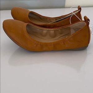 Woman’s flat shoes